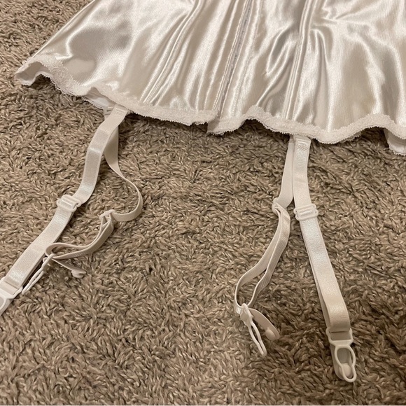 Rare vintage Satin corset with garters - Picture 4 of 6